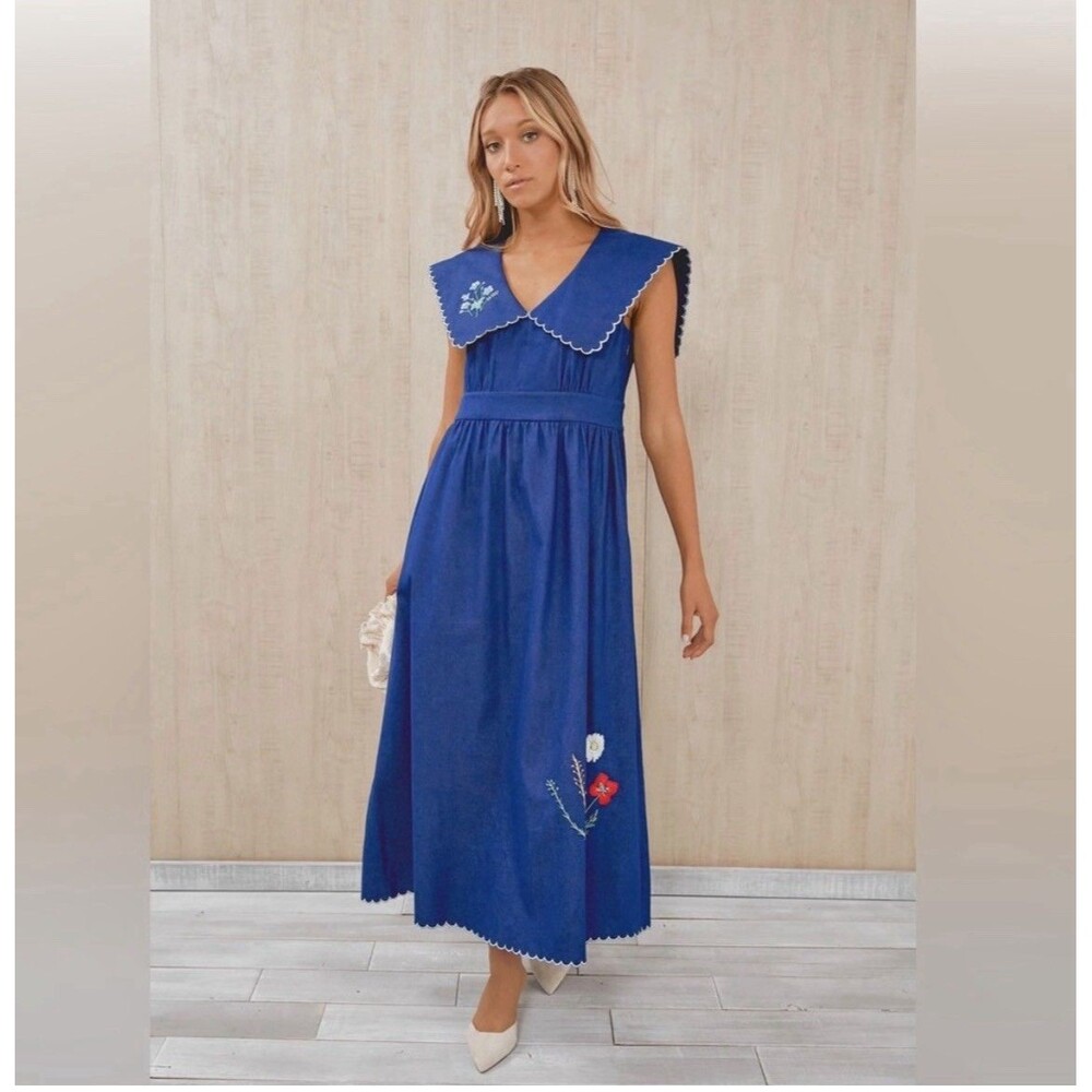 Tuckernuck Chambray Davis Blue Dress Size Medium Embroidered Floral Cottagecore